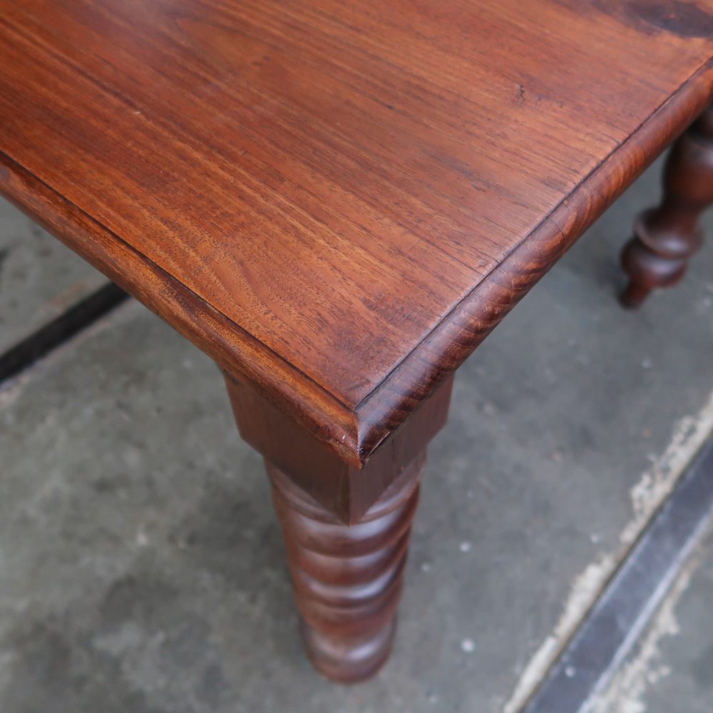 Klassieke houten eettafel - Afbeelding 6