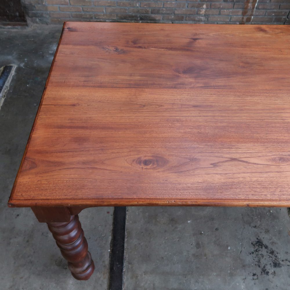 Klassieke houten eettafel - Afbeelding 4