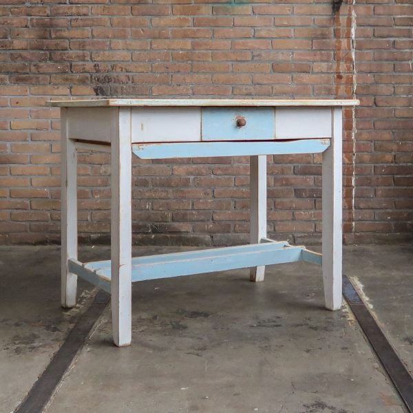 Brocante tafeltje met uitschuifbare plank