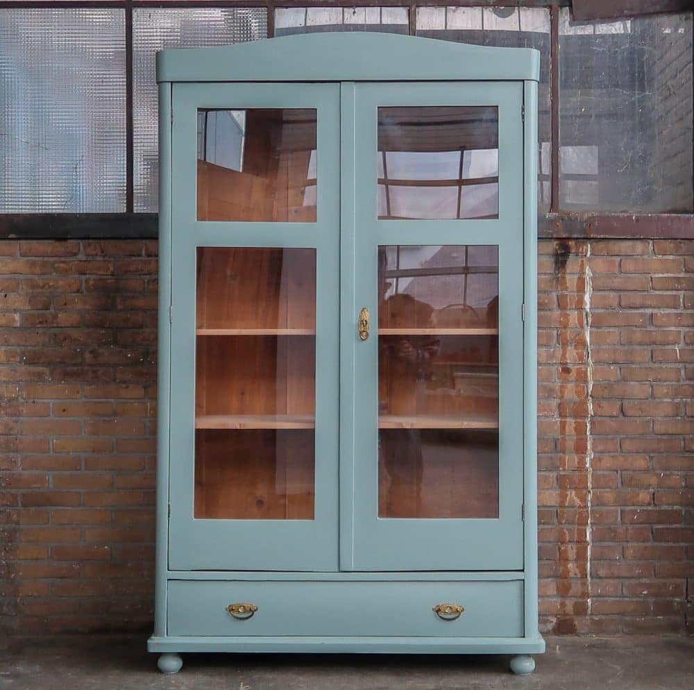Brocante vitrinekast