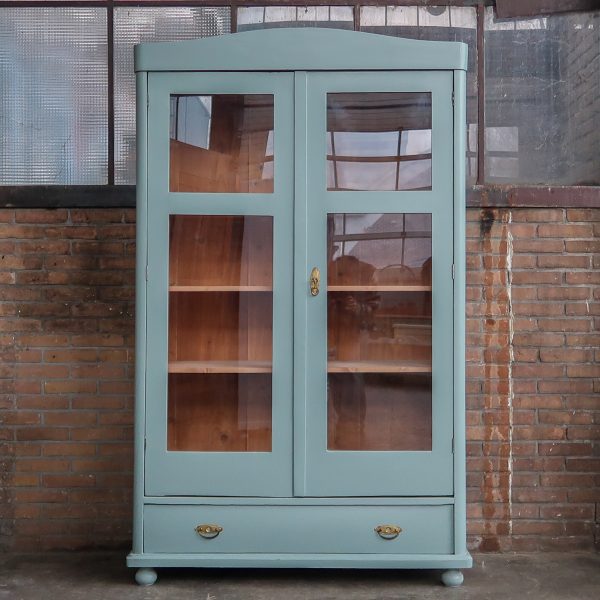 Brocante vitrinekast