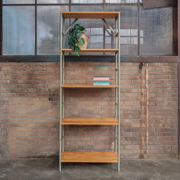 Stellingkast met metalen frame