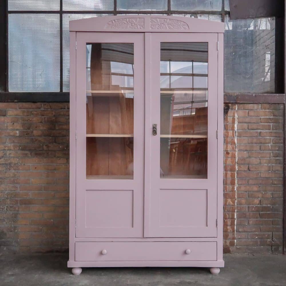 Brocante vitrinekast