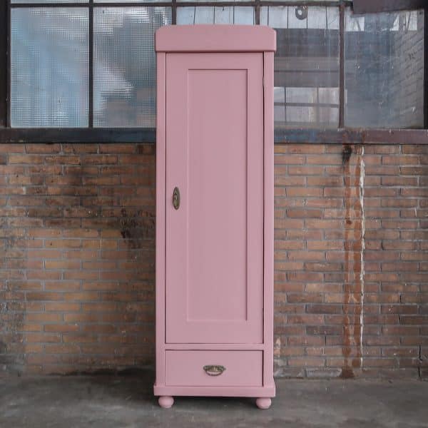 Eendeurs roze linnenkast