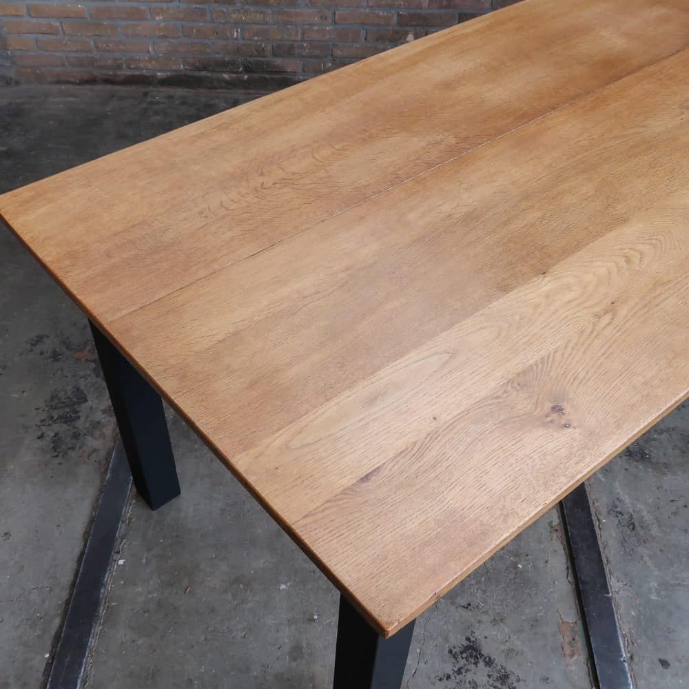 Houten eettafel met zwarte poten - Afbeelding 3