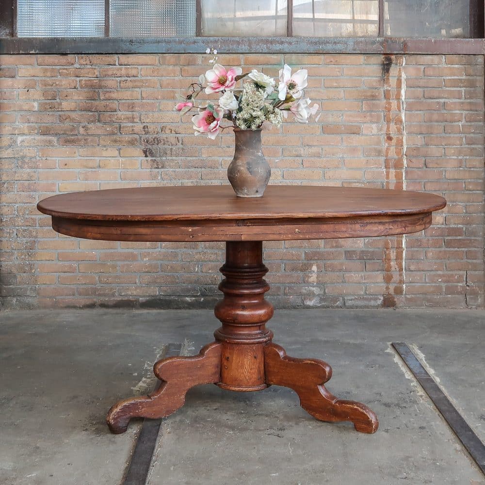 Antieke ovale tafel