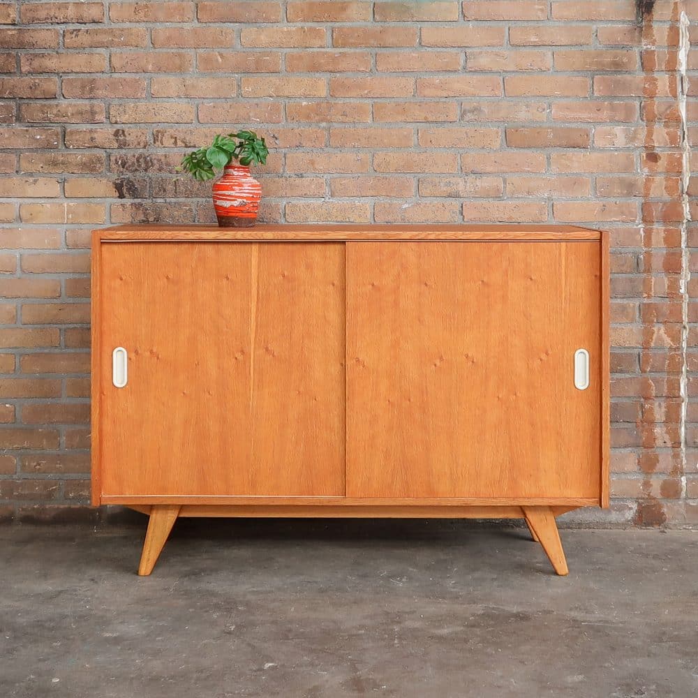 Vintage dressoir met schuifdeuren