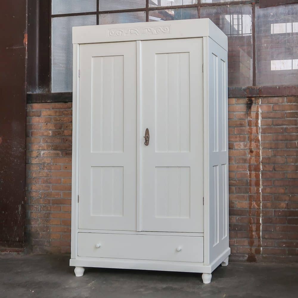 Witte brocante linnenkast - Afbeelding 2