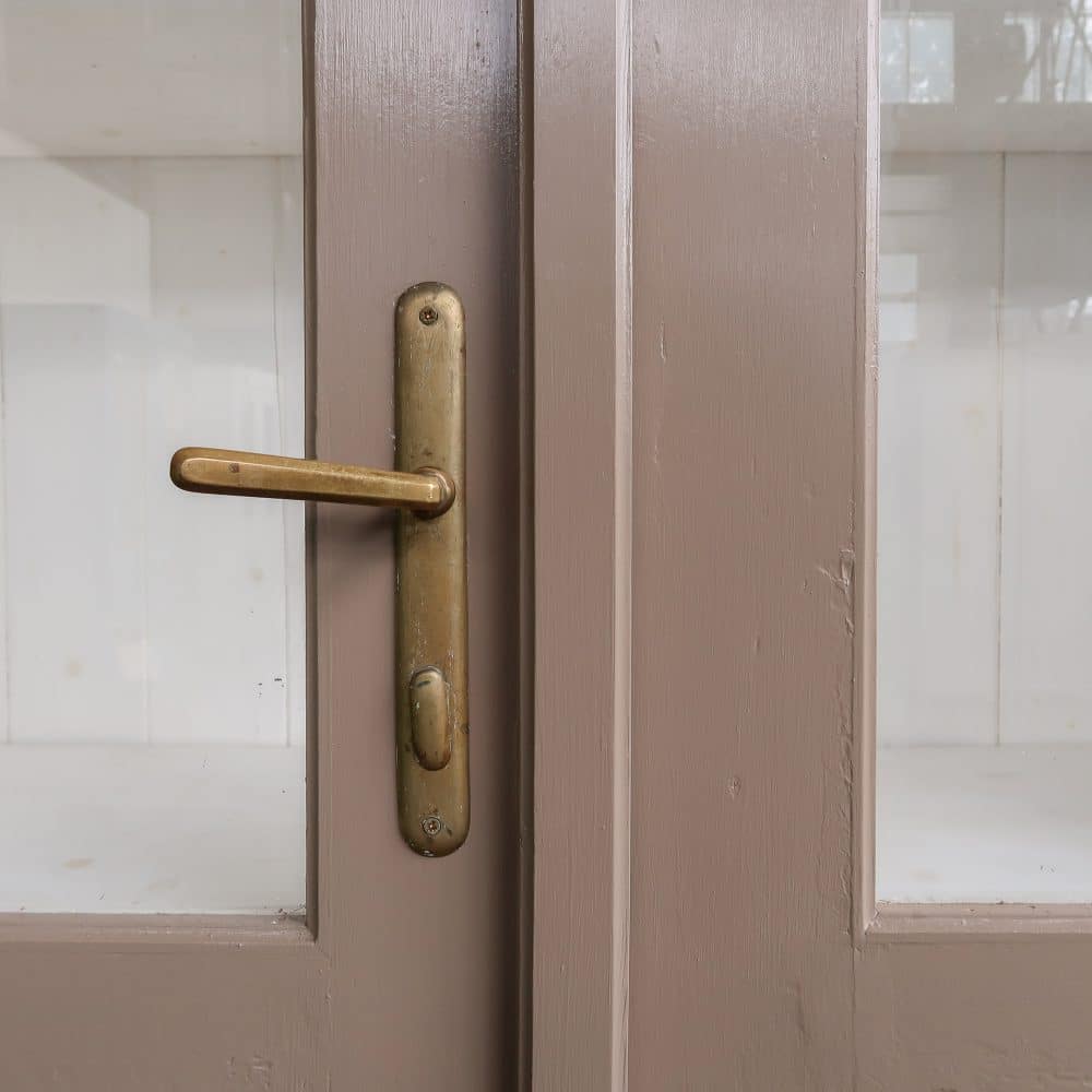 Hoge vitrinekast met ensuite deuren - VD&Ko maatwerk – Bild 10