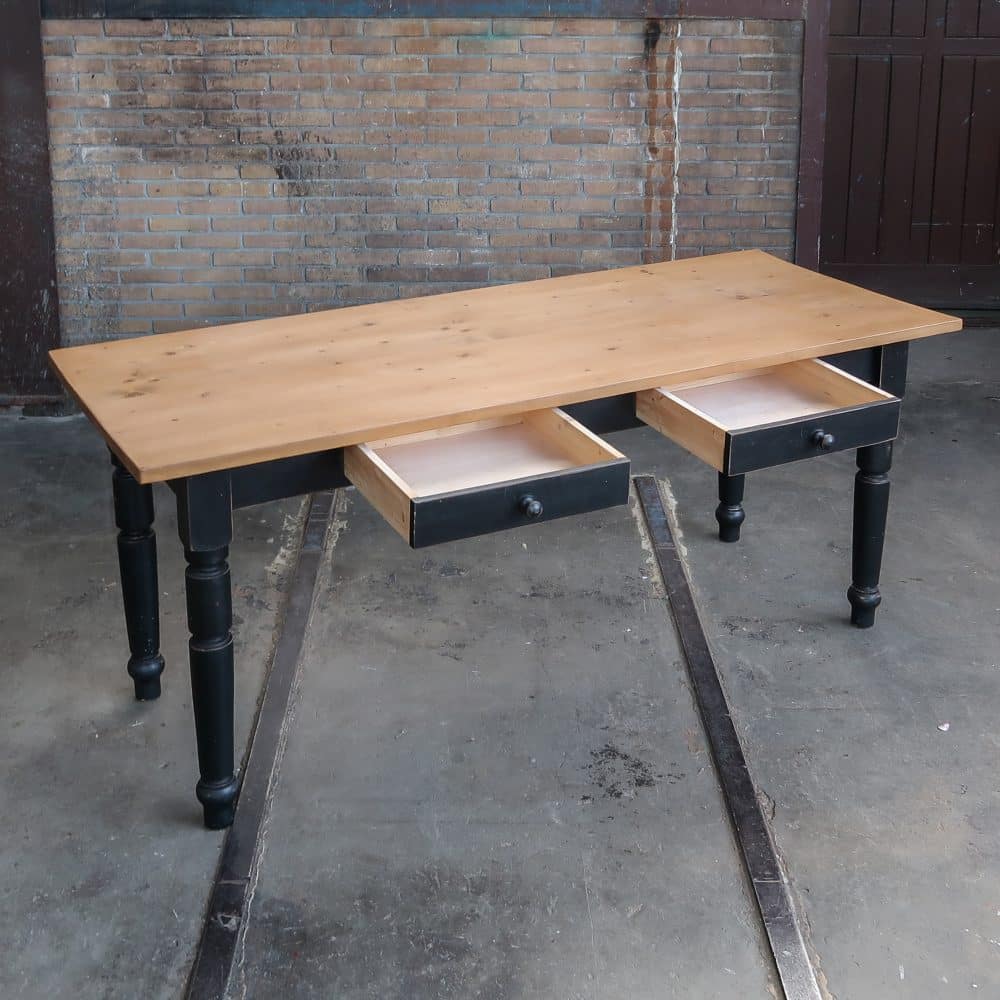 Houten eettafel met zwarte poten - Afbeelding 2