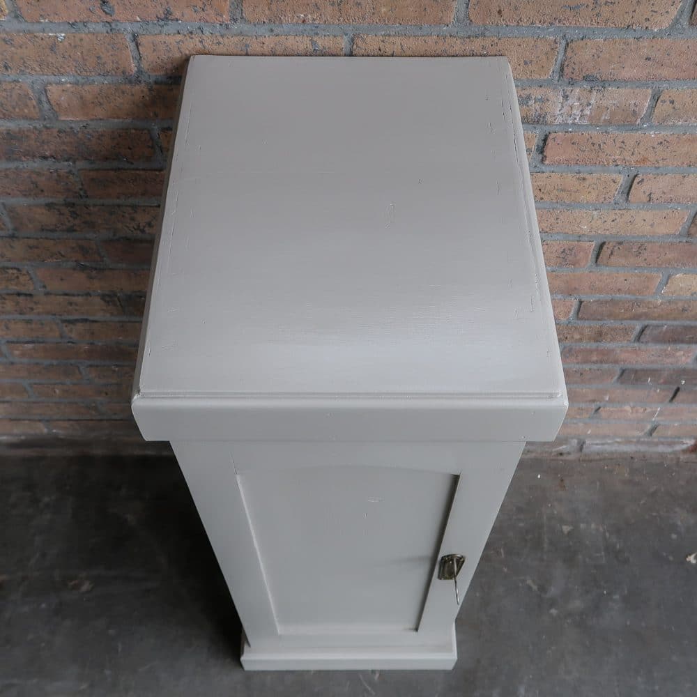 Taupe brocante nachtkastje - Afbeelding 4