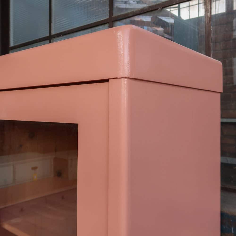 Roze eendeurs vitrinekast - Afbeelding 4