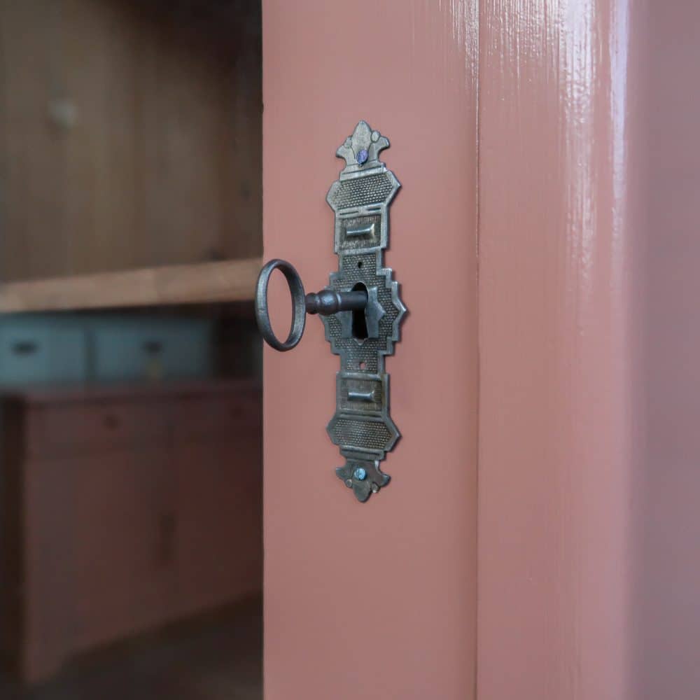 Roze eendeurs vitrinekast - Afbeelding 7