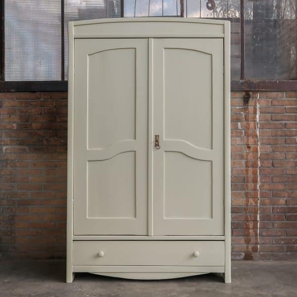 Crème groene linnenkast
