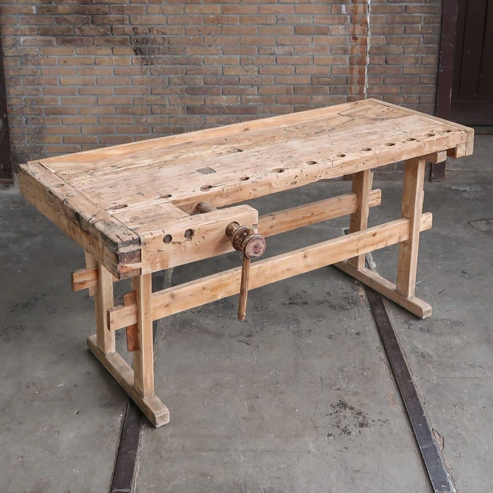 Vintage werkbank met bankschroef - Afbeelding 2