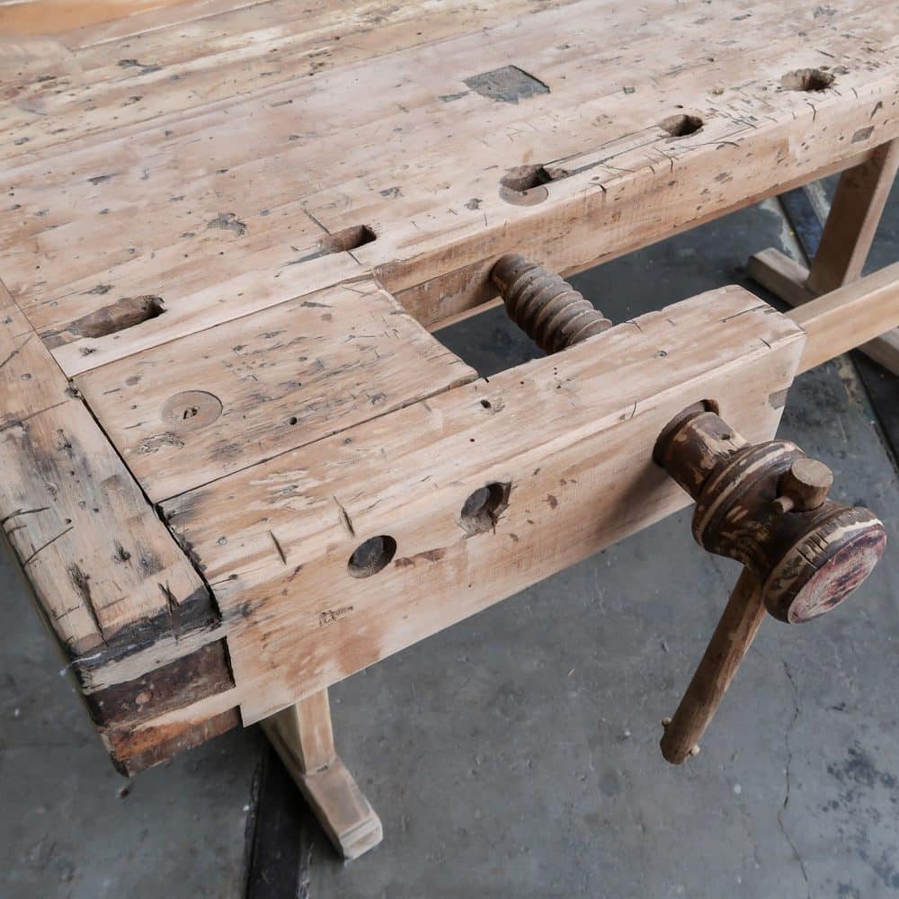 Vintage werkbank met bankschroef - Afbeelding 3