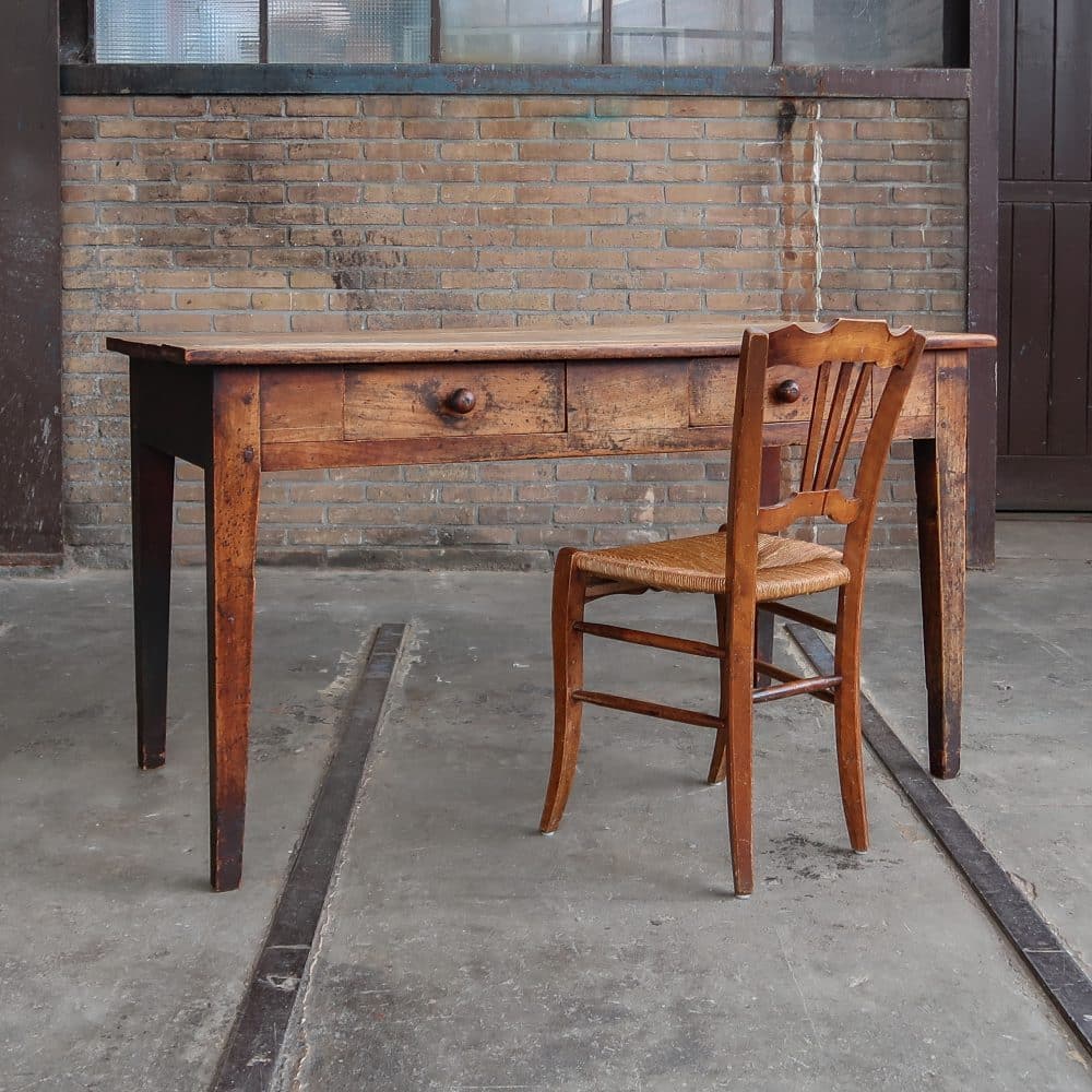 Antieke tafel