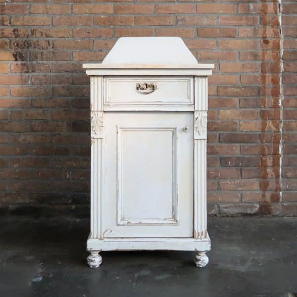 Brocante nachtkastje