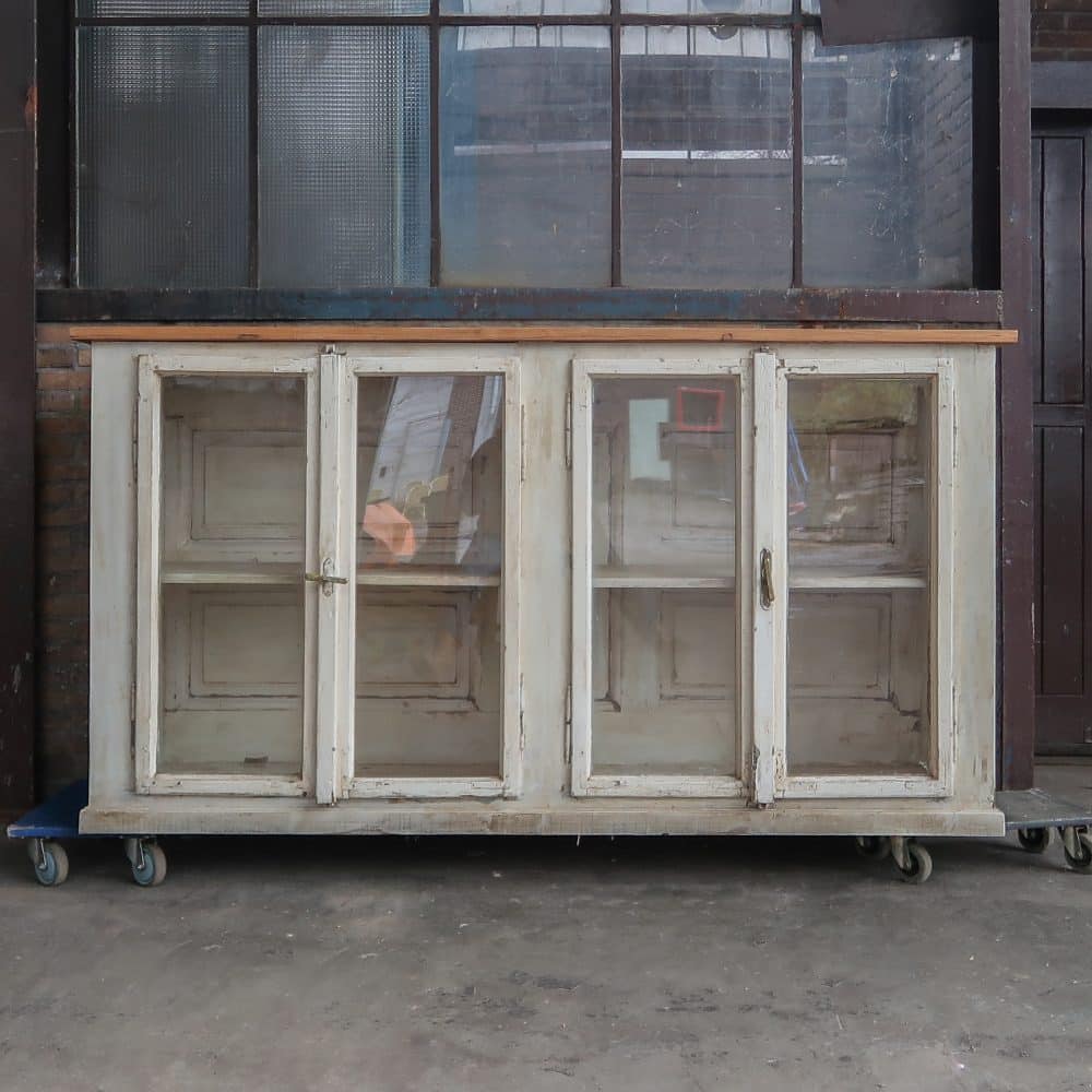 Brocante vitrinekast/dressoir