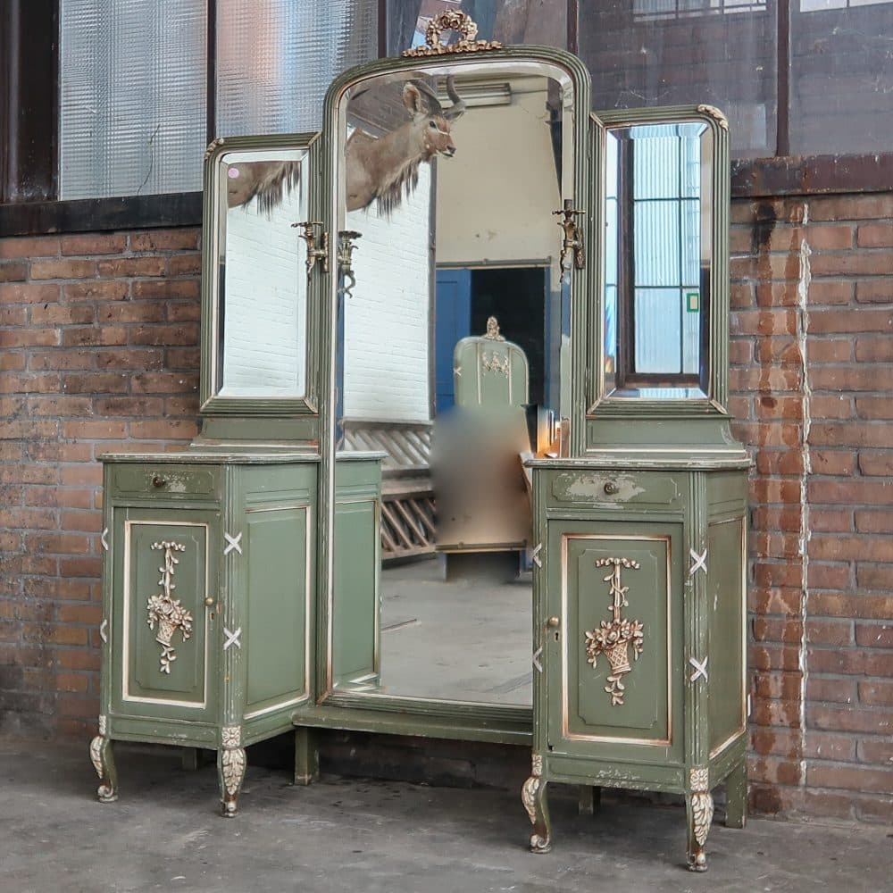 Brocante kaptafel met kandelaars - Afbeelding 2