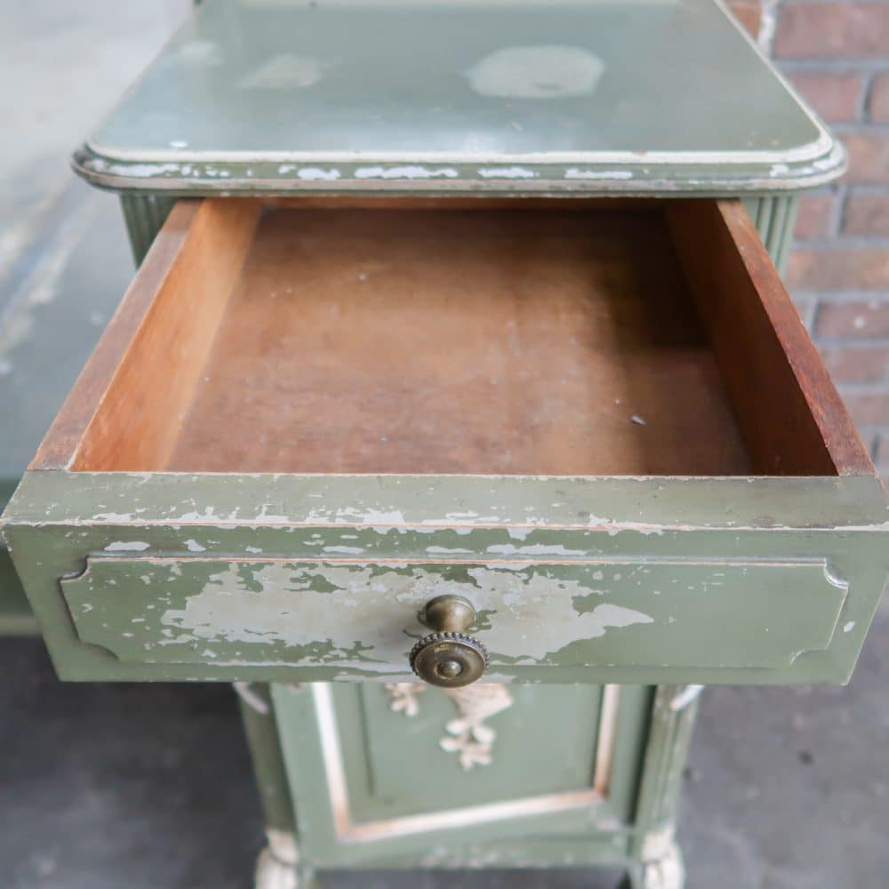 Brocante kaptafel met kandelaars - Afbeelding 4