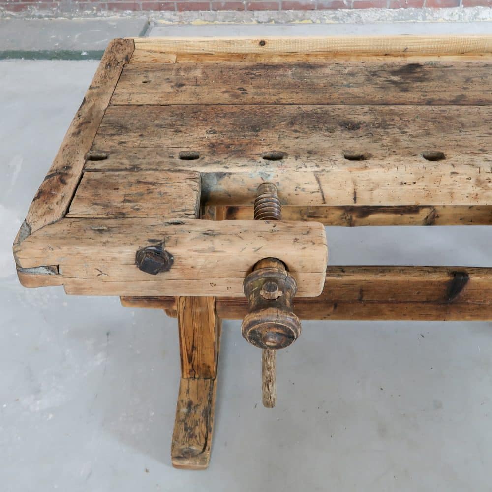 Vintage werkbank met bankschroef - Afbeelding 2