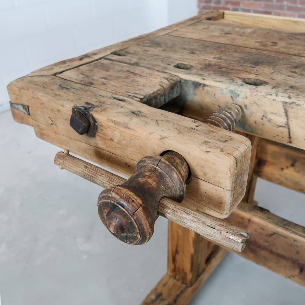 Vintage werkbank met bankschroef - Afbeelding 3
