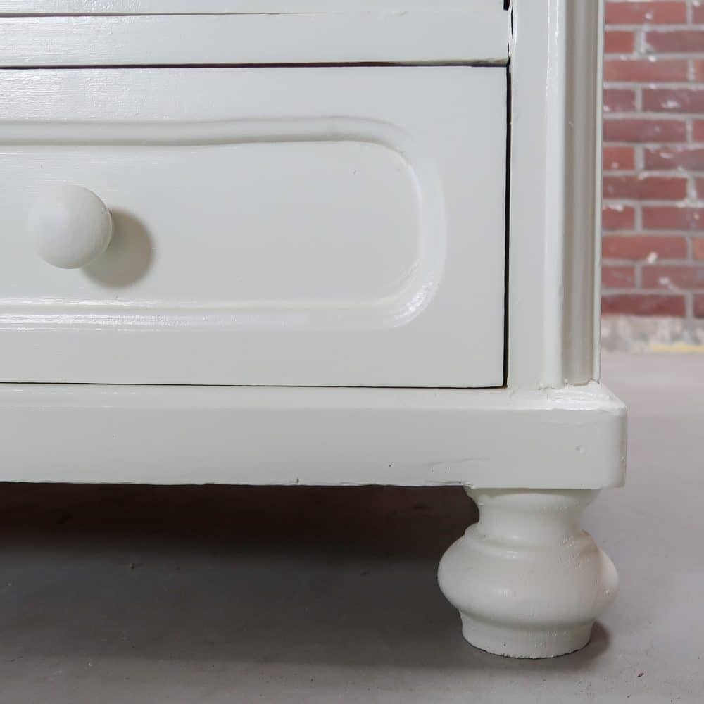 Witte brocante linnenkast - Afbeelding 8