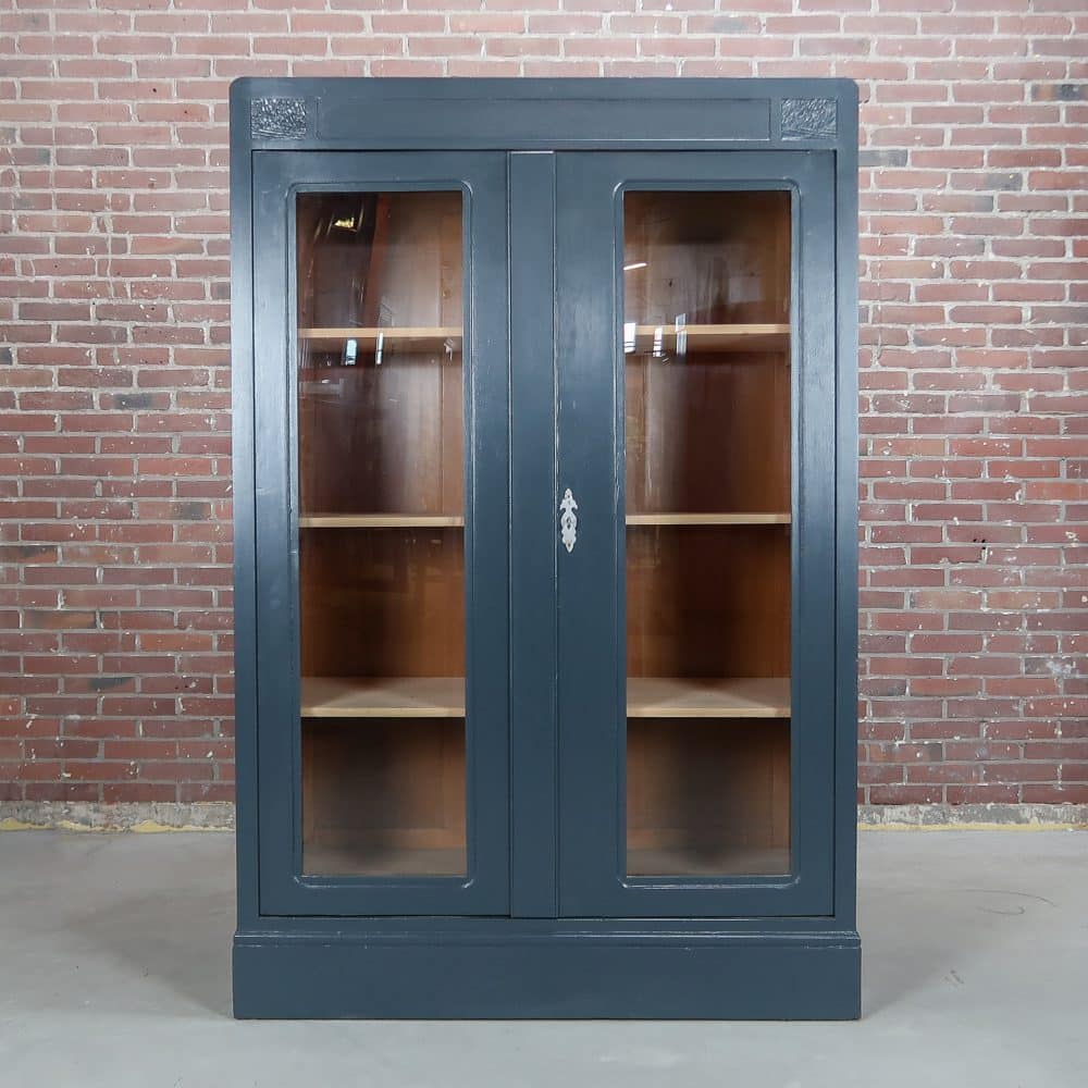 Blauwe vitrinekast