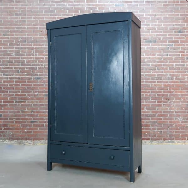 Blauwe linnenkast