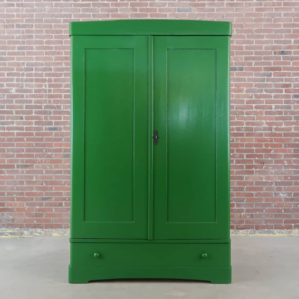 Brocante groene linnenkast