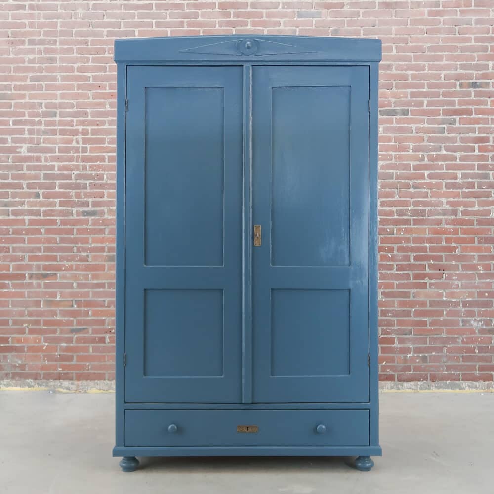 Blauwe linnenkast