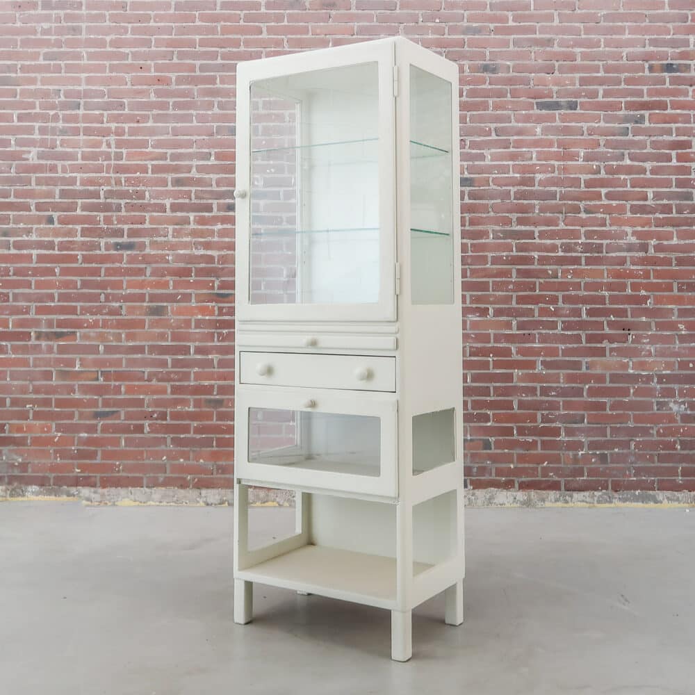 Vintage houten dokterskast