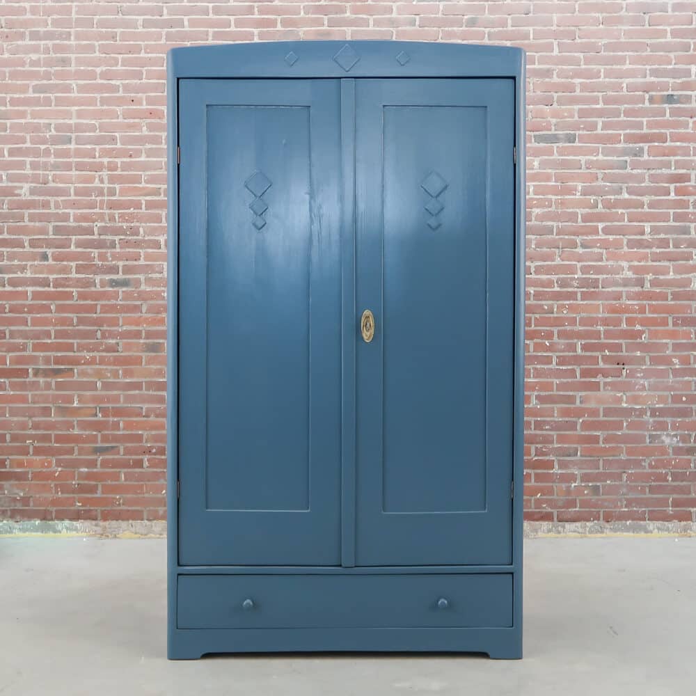 Blauwe linnenkast