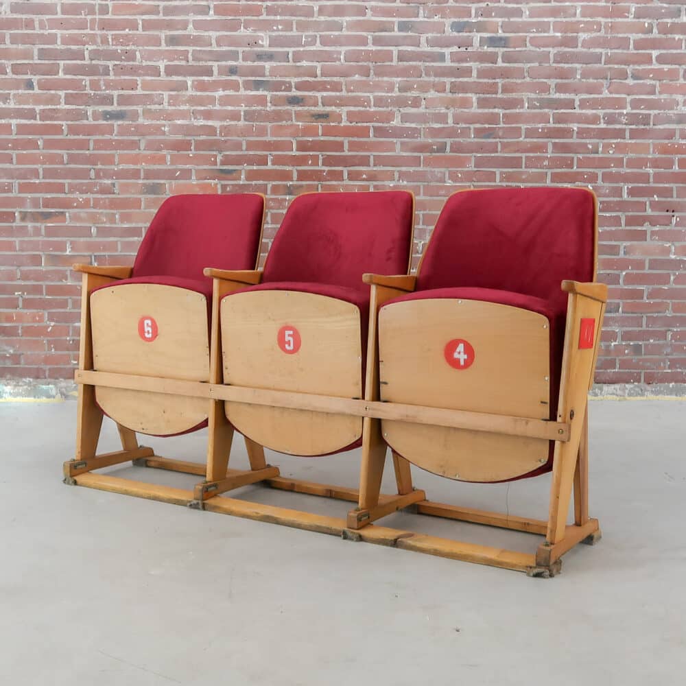Vintage bioscoopstoelen