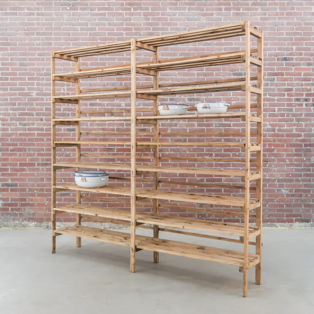 Grote houten stellingkast