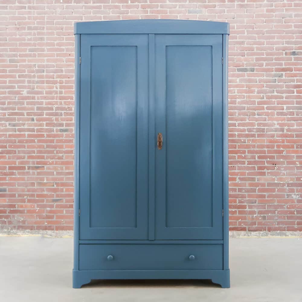 Blauwe linnenkast