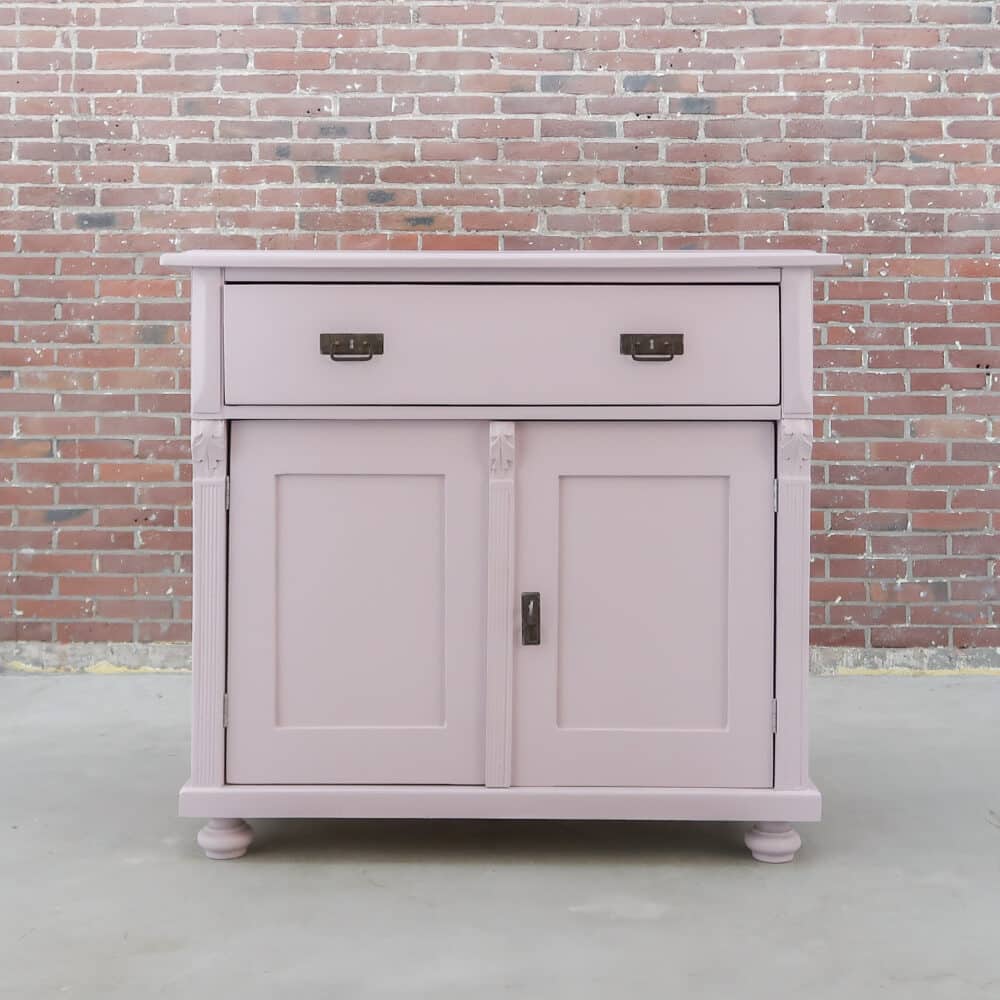 Brocante roze dressoir
