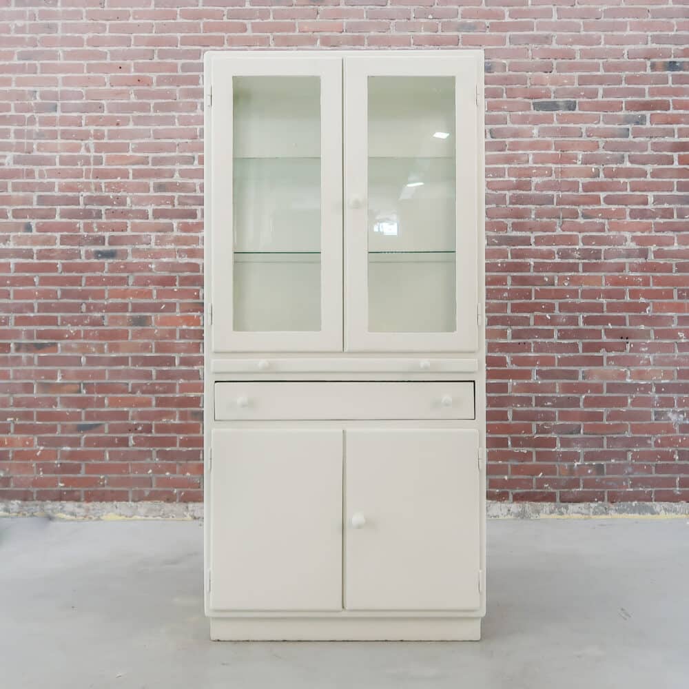 Vintage houten dokterskast