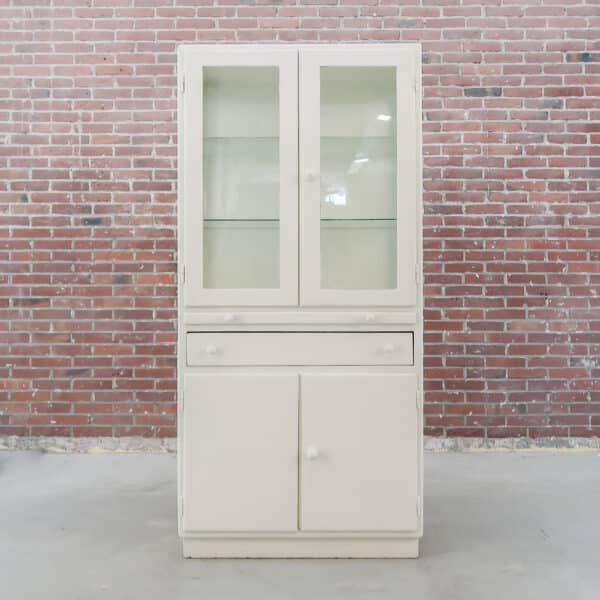 Vintage houten dokterskast
