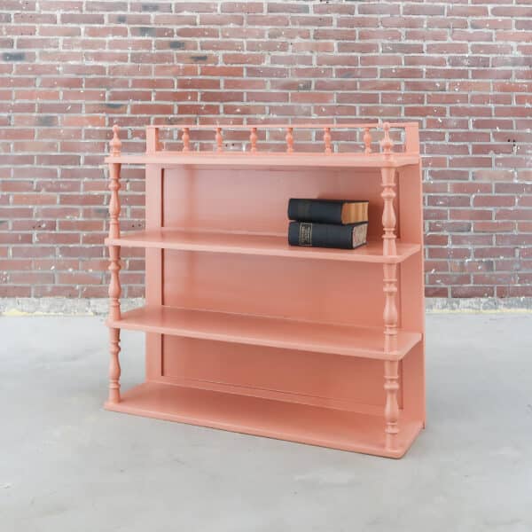 Brocante roze hangkast