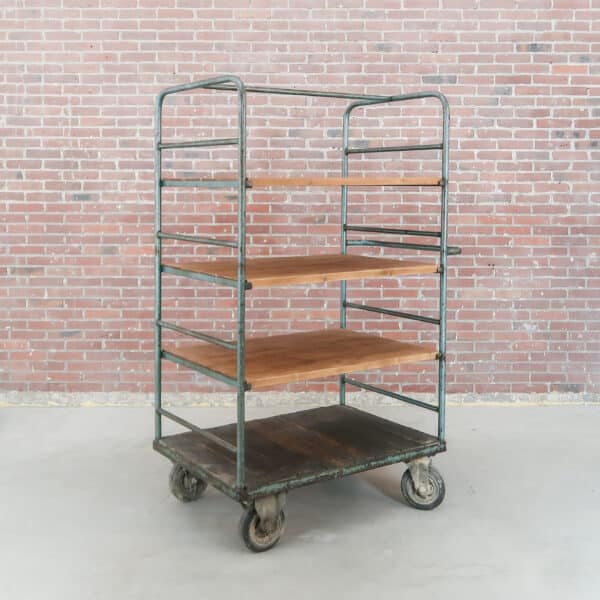 Industriële trolley op wielen