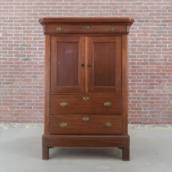 Antiek kabinet