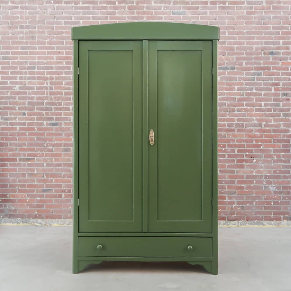 Brocante groene linnenkast
