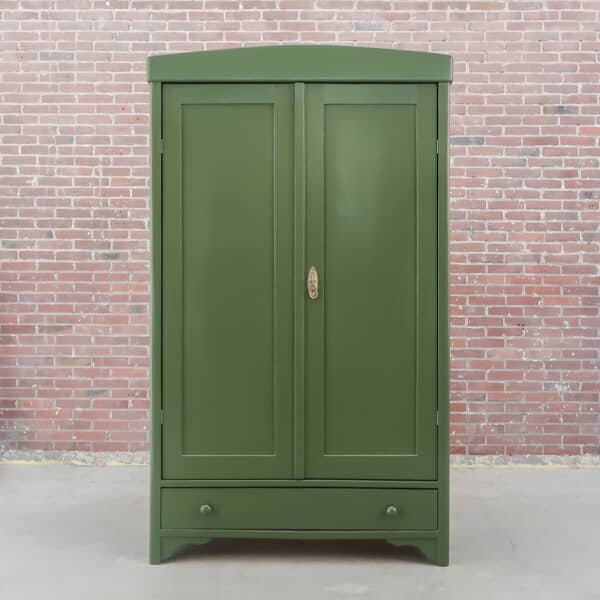Brocante groene linnenkast