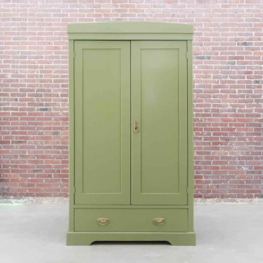 Brocante groene linnenkast