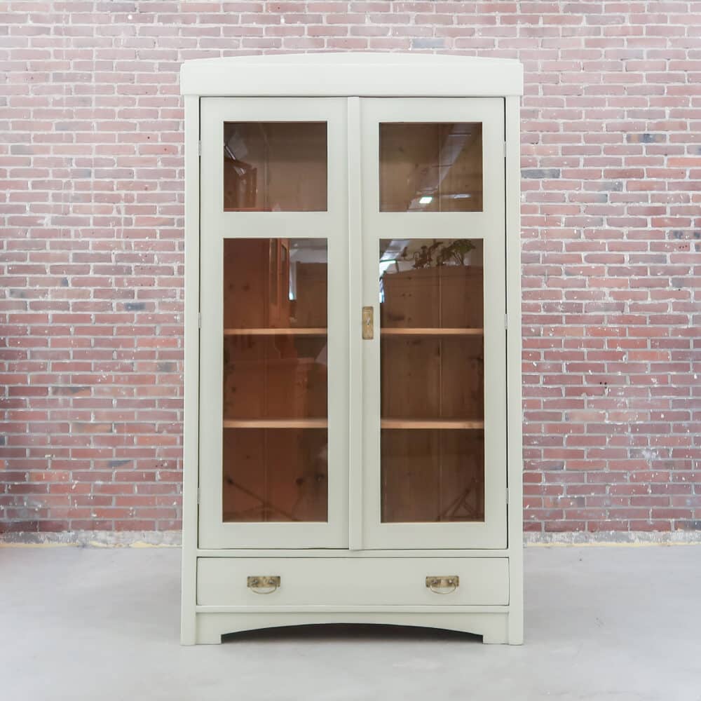 Brocante vitrinekast
