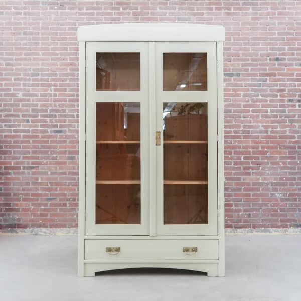 Brocante vitrinekast