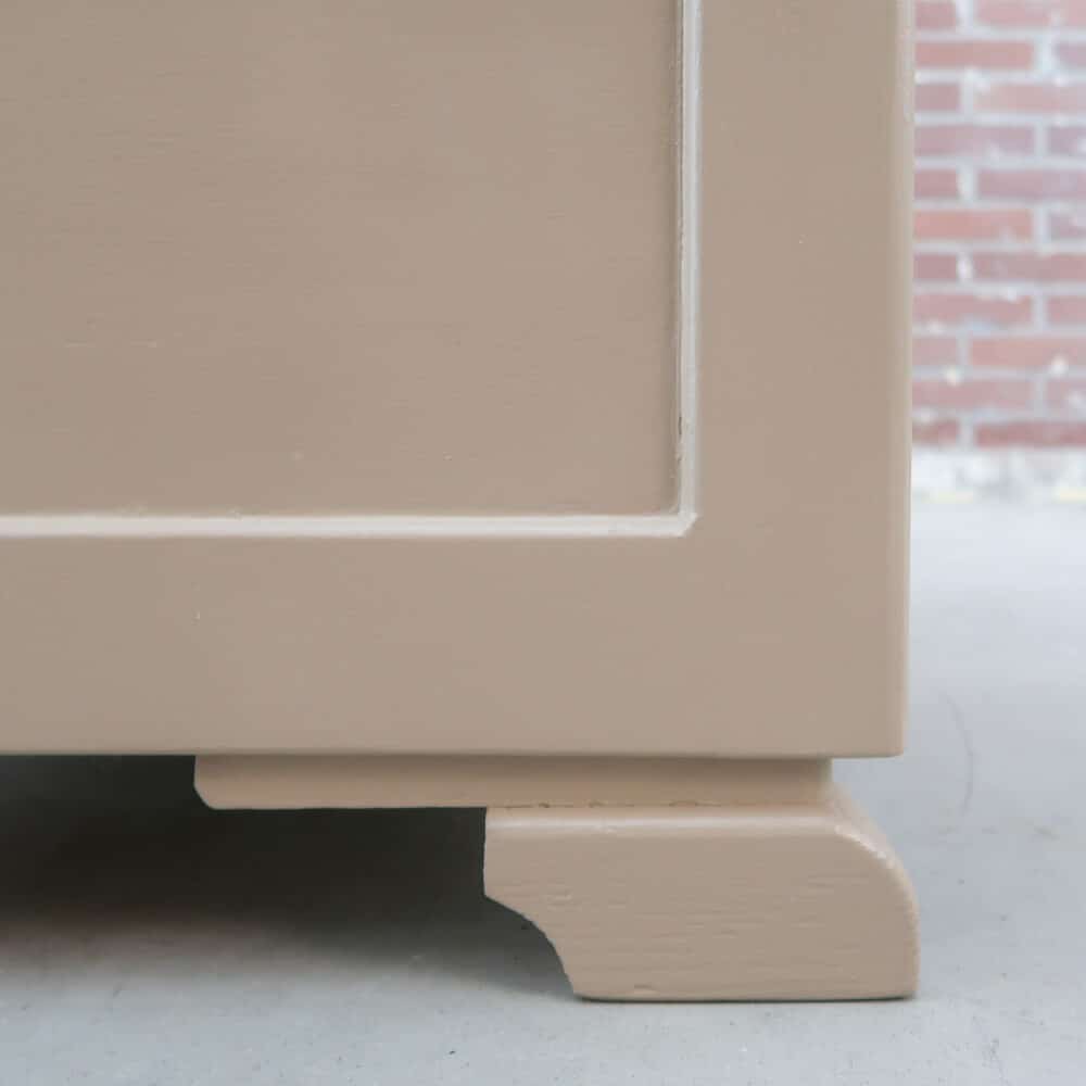 Taupe brocante nachtkastje – Bild 6
