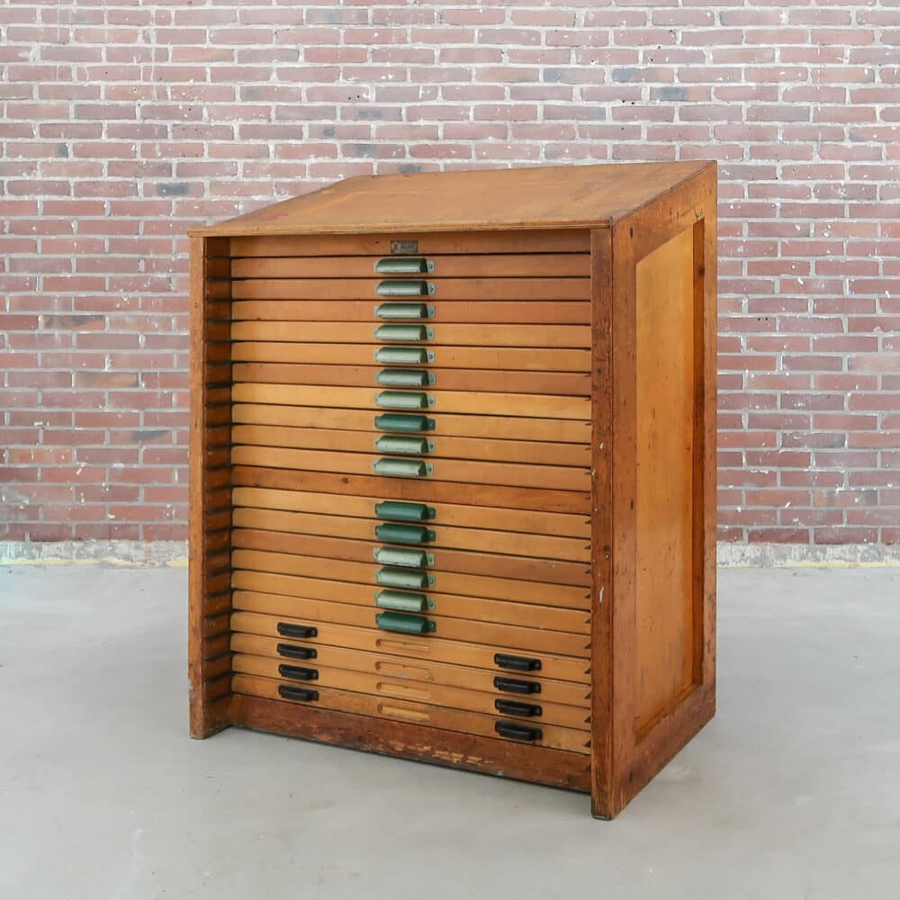 Industriële letterkast